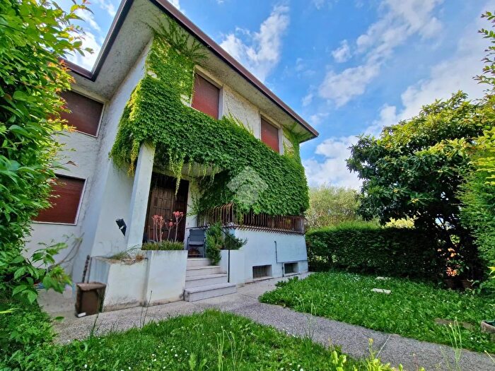 Casa quadrilocale in vendita in Viale Michelangelo B, Treviso