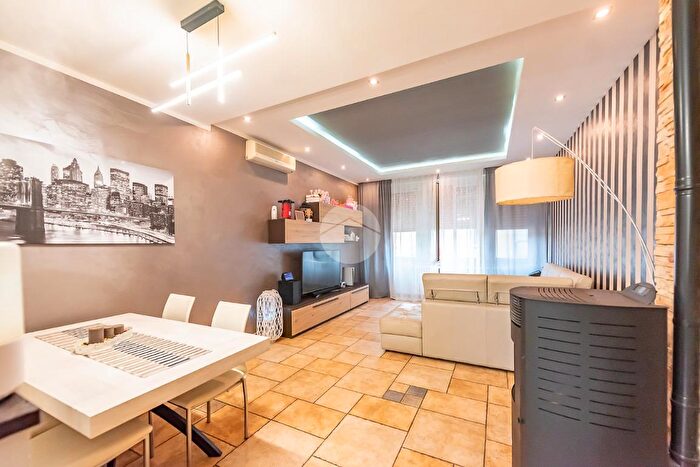 Appartamento trilocale in vendita in Via Roma, Uboldo