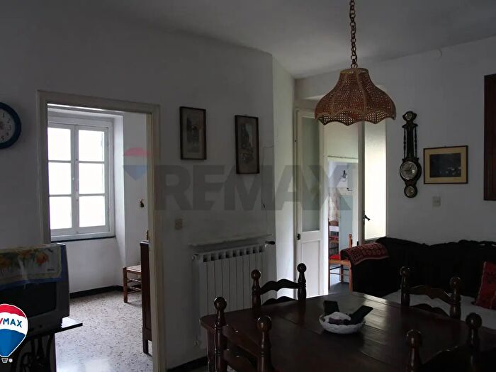 Casa con 14 locali in vendita in Borzonasca