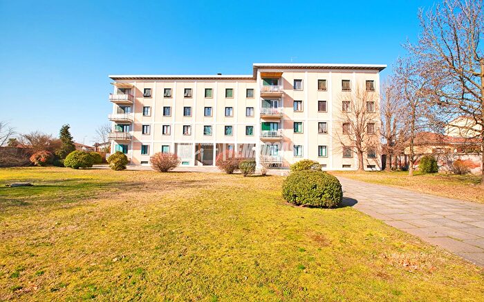 Appartamento trilocale in vendita in Galliate