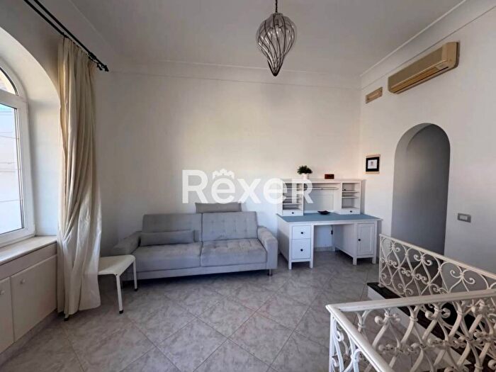 Appartamento trilocale in vendita in Via Dentecala, Centro, Capri