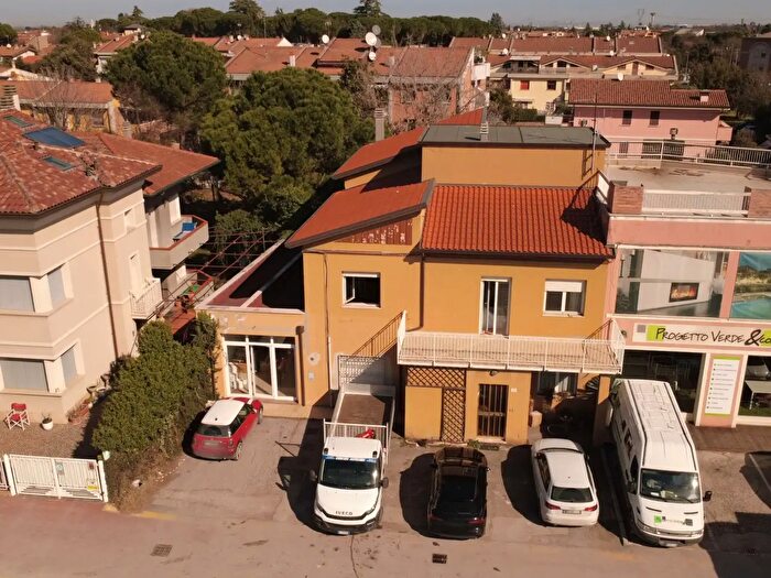 Casa con 13 locali in vendita in Via Ugo Braschi, Santarcangelo Di Romagna