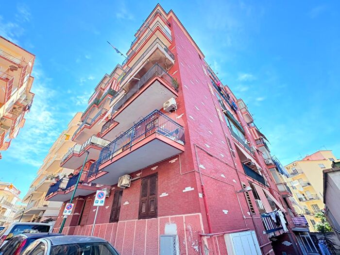 Appartamento trilocale in vendita in Via Calabria, Torre Del Greco