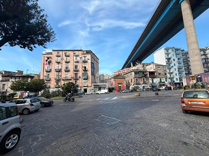Appartamento bilocale in vendita in Via Ignazio Falconieri, Napoli