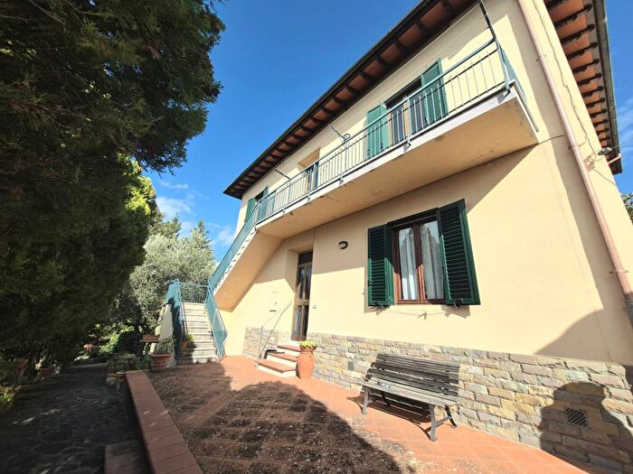 Appartamento con 8 locali in vendita in Via Casentinese, Pelago