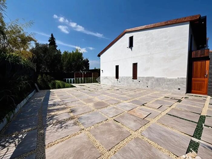 Casa quadrilocale in vendita in Via Argine del Calice, Prato