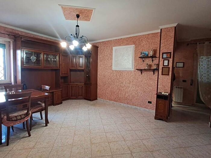 Appartamento trilocale in affitto in Via Roberto Paribeni, Anagnina, Roma