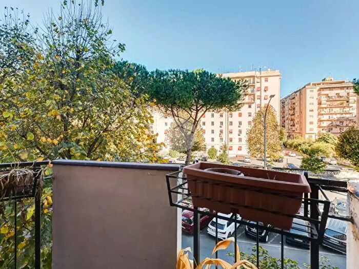 Appartamento bilocale in vendita in Viale Giustiniano Imperatore, Roma