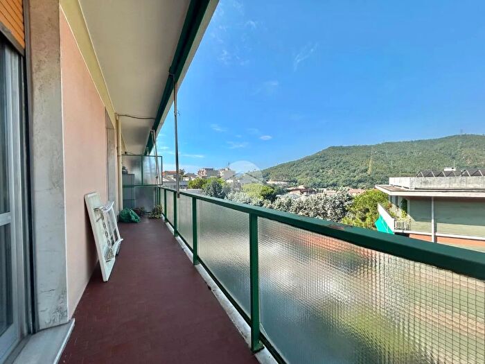 Appartamento quadrilocale in vendita in Via Rusca, Savona