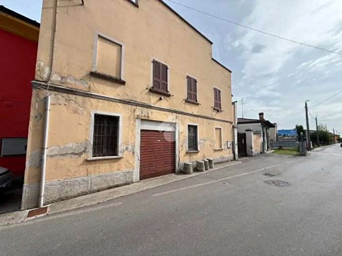 Casa con 6 locali in vendita in Via Folla, Dovera