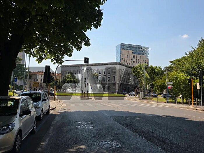 Appartamento con 8 locali in vendita in Via Fiume b, Brescia