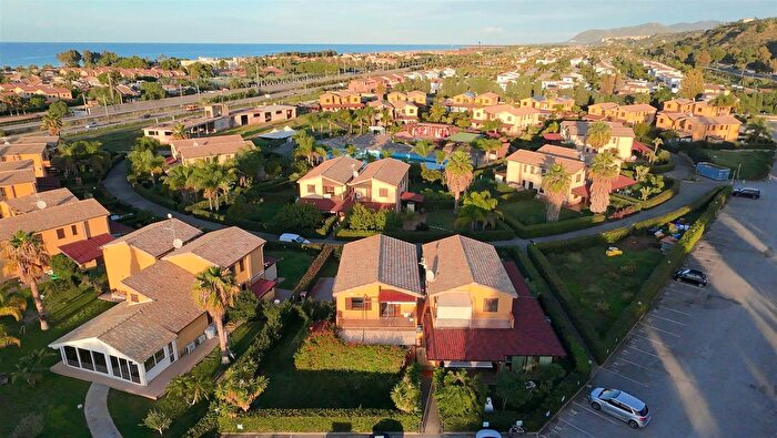 Casa bilocale in vendita in Contrada Pistavecchia, Campofelice Di Roccella