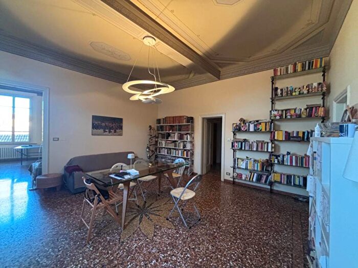 Appartamento con 6 locali in affitto in Via Santo Stefano, Santo Stefano, Bologna