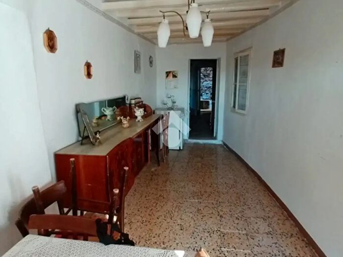 Appartamento trilocale in vendita in Via Ara De Santi, Olevano Romano