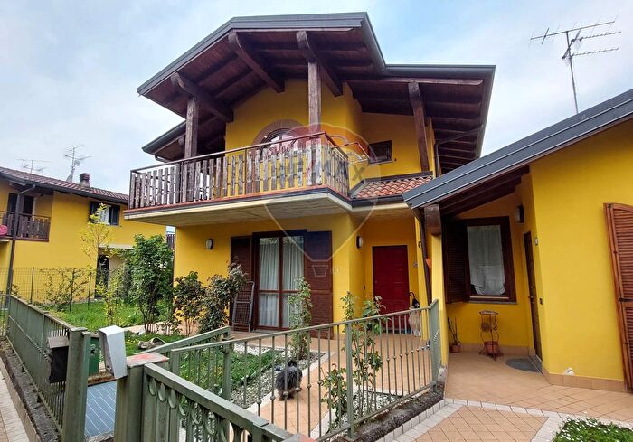 Casa trilocale in vendita in Endine Gaiano