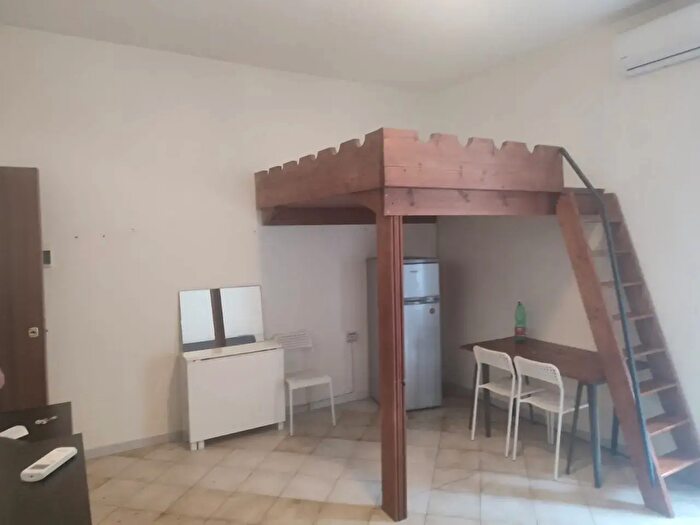 Appartamento bilocale in affitto in Via San Pietro a Maiella, Napoli