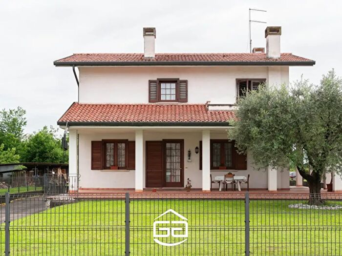 Casa con 5 locali in vendita in Via Crosara E, Bolzano Vicentino