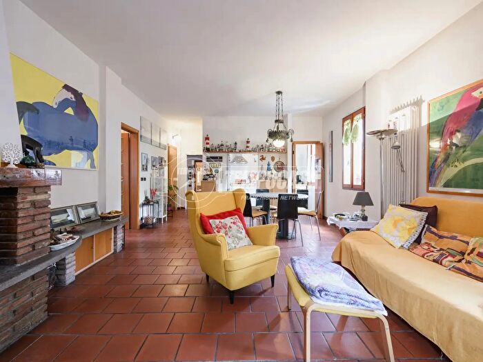 Appartamento con 5 locali in vendita in Via Bruno Tosarelli, Castenaso