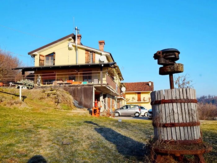 Casa con 6 locali in vendita in Strada Statale Sud, Mondovi