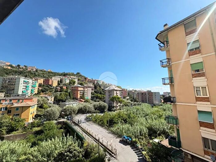 Appartamento quadrilocale in vendita in Via Apparizione, Genova