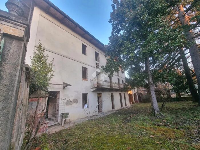 Casa con 19 locali in vendita in Corso Italia, Gassino Torinese
