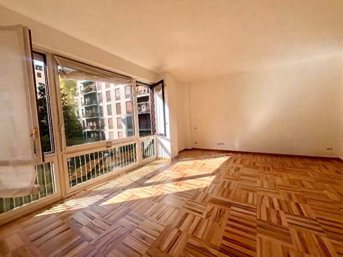 Appartamento quadrilocale in affitto in Via San Martino, Quadronno Crocetta, Milano