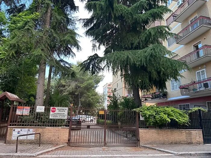 Appartamento con 5 locali in vendita in Via Ruggiero Grieco, Foggia