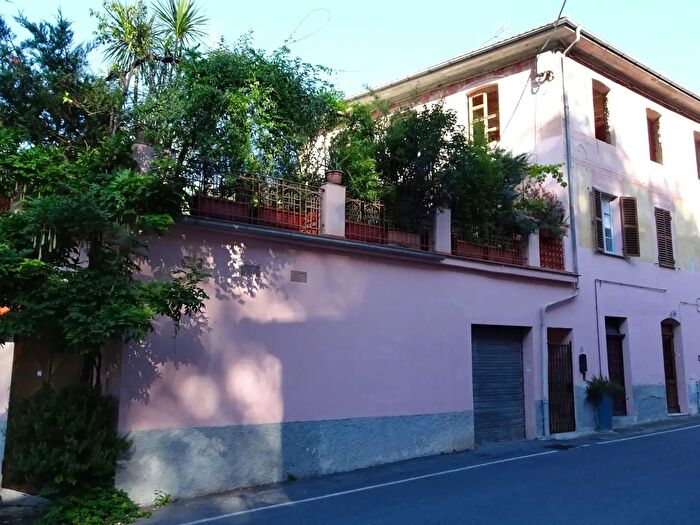 Casa bilocale in vendita in Via Roma, Nasino