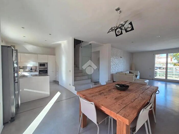 Casa con 5 locali in vendita in Via Capeleo, Stra
