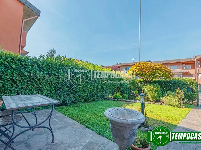 Casa quadrilocale in vendita in Via Pietro Nenni, Locate Di Triulzi