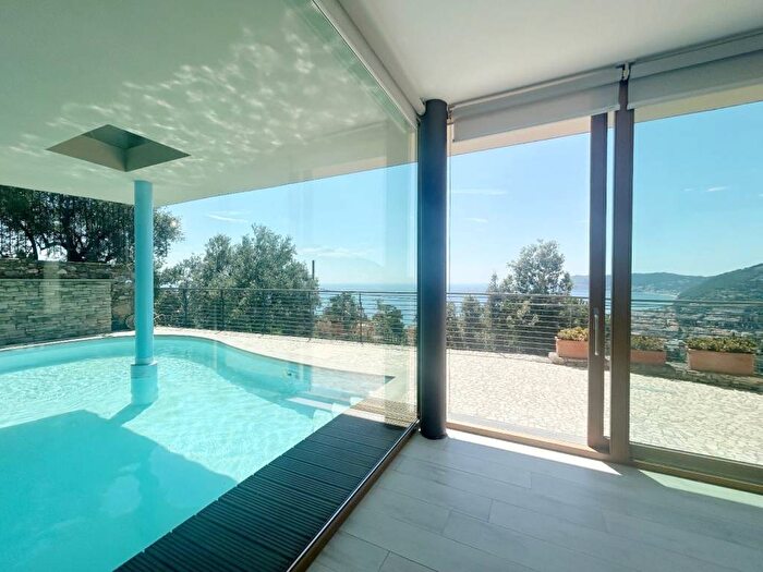 Appartamento trilocale in affitto in Via Rangè, Collina Centrale Parco Fuor del Vento, Alassio