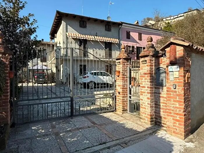 Casa con 7 locali in vendita in Via Vivaio, Ottiglio