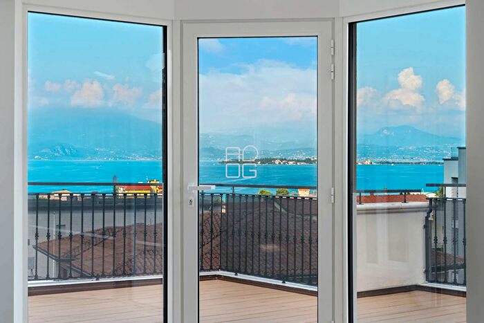 Appartamento quadrilocale in vendita in Via Cavour, Desenzano Del Garda