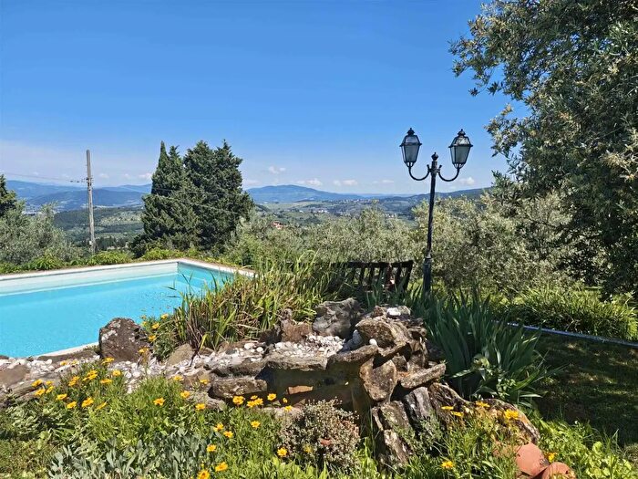 Casa quadrilocale in vendita in Reggello