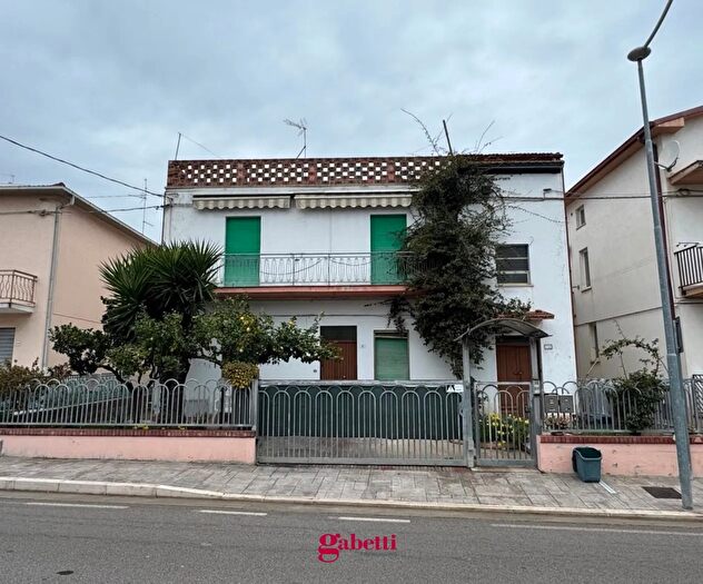 Casa con 10 locali in vendita in Via Trignina, San Salvo