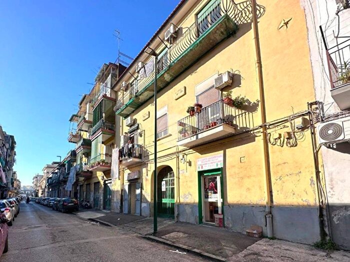 Appartamento con 6 locali in vendita in Via SantAndrea Avellino, Secondigliano, Napoli