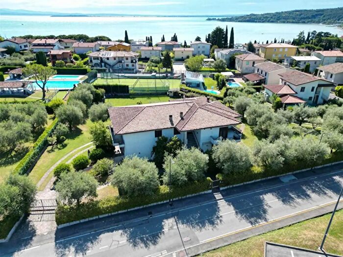 Casa con 11 locali in vendita in Via Talina, Padenghe Sul Garda
