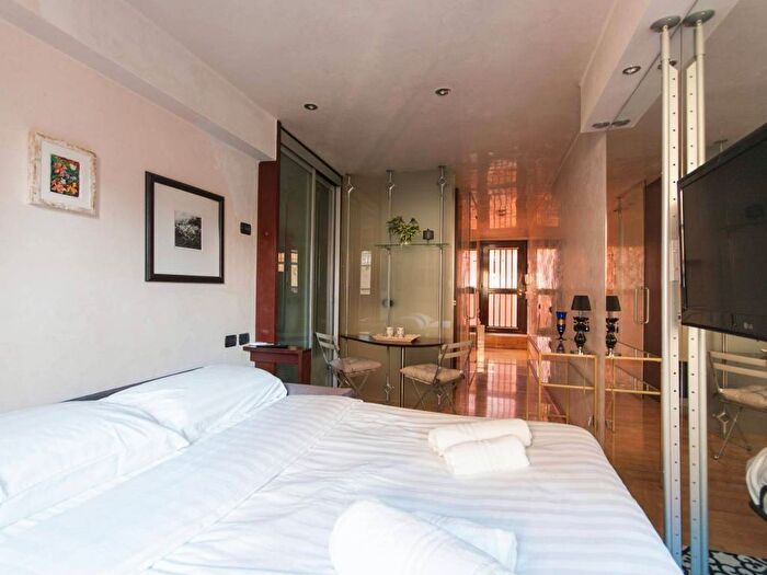 Appartamento monolocale in affitto in Via Disciplini, Carrobbio, Milano