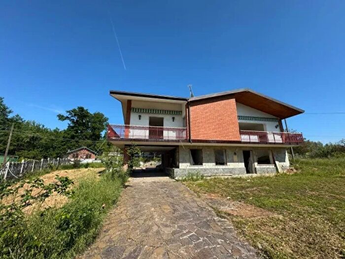 Casa con 6 locali in vendita in Alessandria