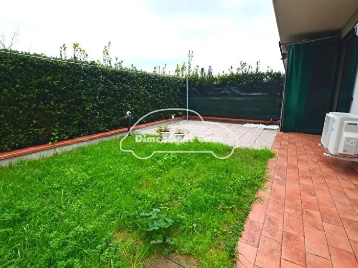 Appartamento trilocale in vendita in Versa Prima Via del Po, Lucca