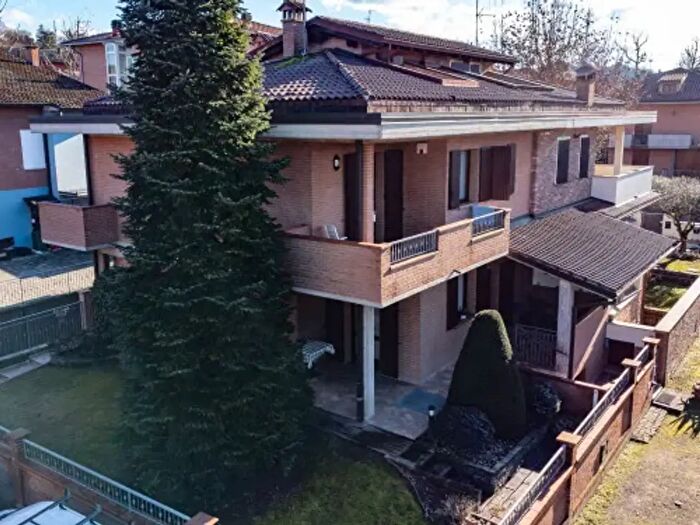 Casa con 6 locali in vendita in Savignano Sul Panaro