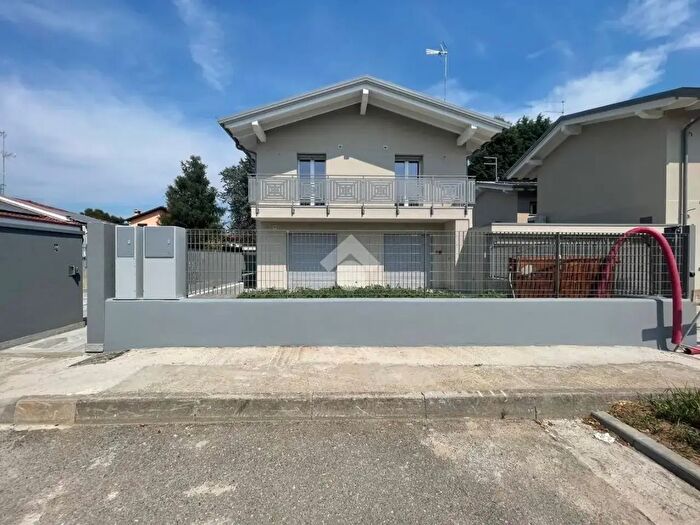 Appartamento trilocale in vendita in Via Privata Betulle, Vaprio D'Adda