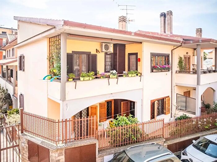 Appartamento quadrilocale in vendita in Vicolo Santa Chiara, Colonna