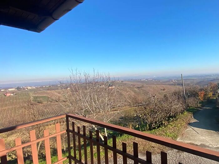 Casa con 5 locali in vendita in Ziano Piacentino