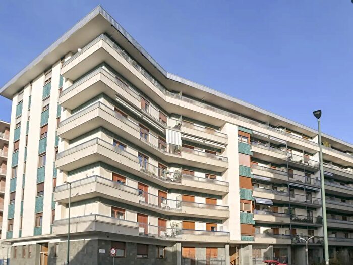 Appartamento trilocale in vendita in Corso Peschiera, Torino