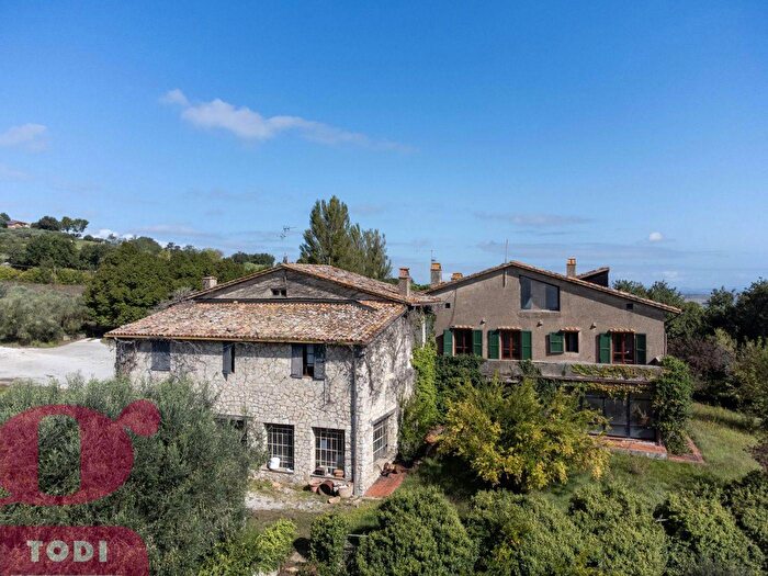 Casa con 15 locali in vendita in Vocabolo Mandorla, San Venanzo