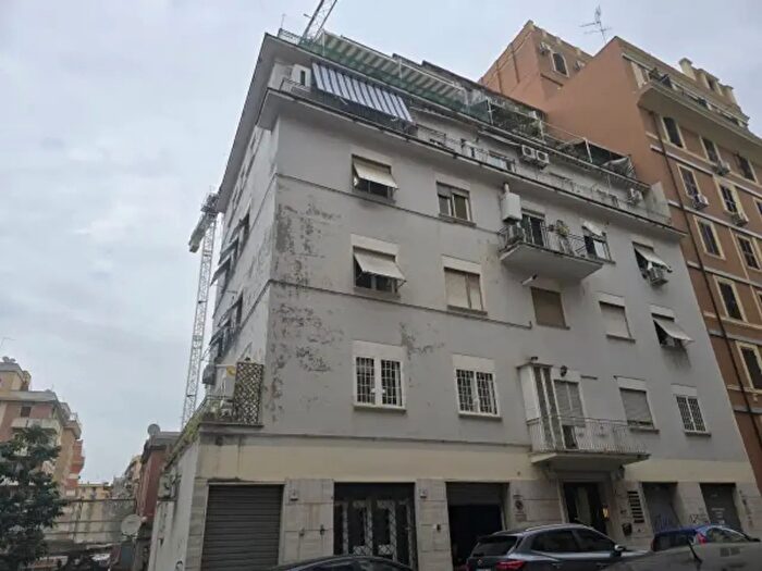 Appartamento trilocale in vendita in Via Visconte Maggiolo, Roma