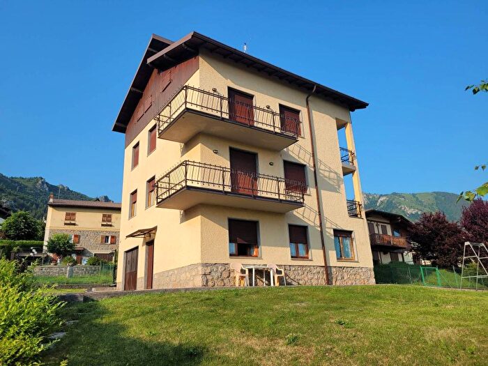 Appartamento trilocale in affitto in Via Barbetti, Centro, Castione della Presolana