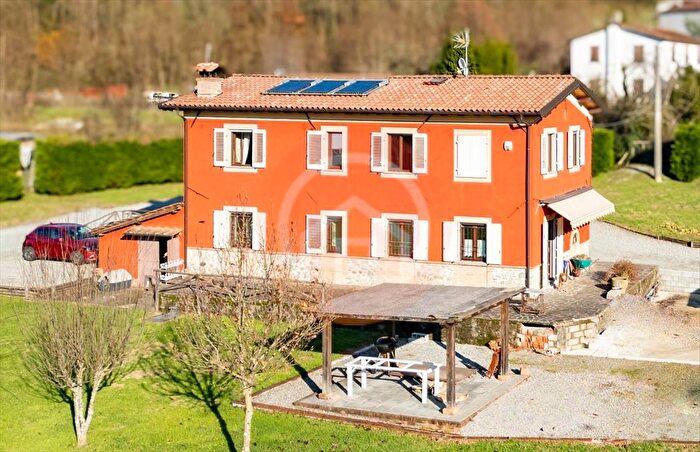 Casa con 6 locali in vendita in Località Orsucci Mologno, Barga