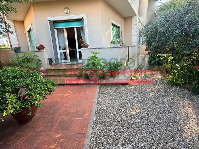 Appartamento con 5 locali in vendita in Piazzale Montello a, Livorno